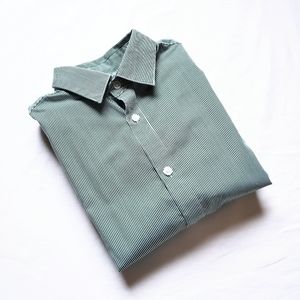 🎉2/$12🎉 H&M Slim Green Pinstripe Shirt